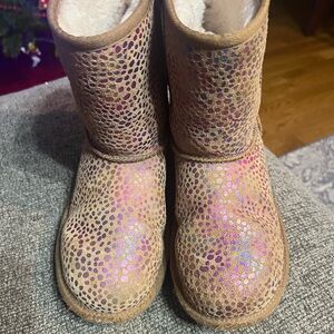 Girls Ugg Boots in Big Girl Size 5!